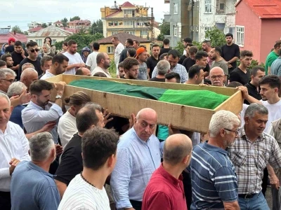 Boşanma aşamasındaki eşi tarafından öldürülen Sinem Topaloğlu son yolculuğuna uğurlandı
