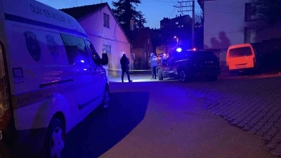 Boşanma aşamasındaki eşinin evine tabancayla ateş a&ccedil;tı

