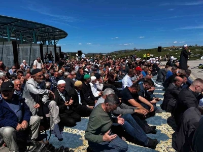 Bosna Hersek Savaşı sırasında &ouml;ld&uuml;r&uuml;len 6 kişi toprağa verildi

