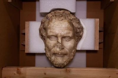 Boubon’un Kayıp İmparatoru, Mermer Demosthenes Başı ve düver pişmiş toprak levhaları Türkiye’ye dönüyor
