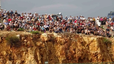 Böyle futbol turnuvası görülmedi: Maçı tepelerden izlediler
