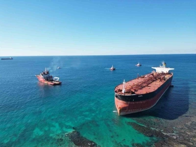 Bozcaada&rsquo;da karaya oturan tankerin kurtarma &ccedil;alışmaları dron ile g&ouml;r&uuml;nt&uuml;lendi
