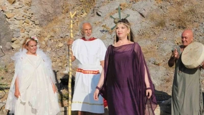 Bozcaada’da &quot;Ozanın Günü ve Homeros Okuması&quot; 24’üncü kez edebiyatseverlerle buluştu
