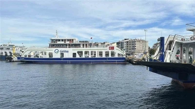 Bozcaada ve G&ouml;k&ccedil;eada&rsquo;ya hafta sonu t&uuml;m feribot seferleri iptal edildi
