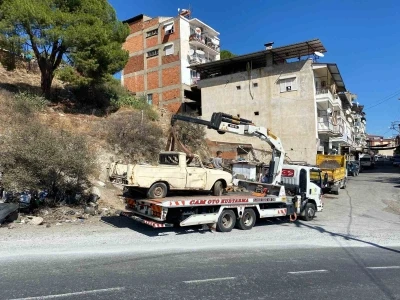 Bozdoğan’da yol kenarları hurda araçlardan temizlendi
