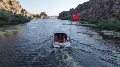 Bozkırın kalbinde huzur dolu tekne turu: Tarih ve doğayla iç içe bir yolculuk
