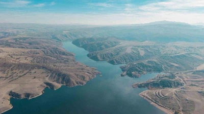 Bozkırın ortasında mest eden mavi
