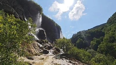 Bozkırın ortasında vaha, sıcaktan bulananlar oraya akın ediyor
