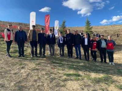 Bozüyük’te şehitler anısına fidan dikimi
