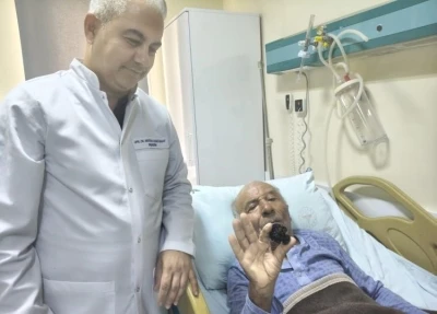 Bozyazı&rsquo;da 4 santimetrelik mesane taşı tek par&ccedil;a halinde &ccedil;ıkarıldı.
