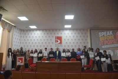 BŞE&Uuml;&rsquo;de İngilizce Yılsonu G&ouml;sterisi b&uuml;y&uuml;k beğeni topladı
