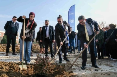 BŞEÜ’de kampüse yeni fidanlar dikildi
