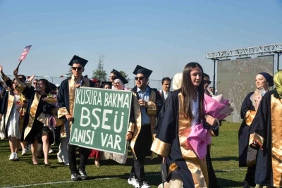 BŞE&Uuml;&rsquo;de mezuniyet coşkusu
