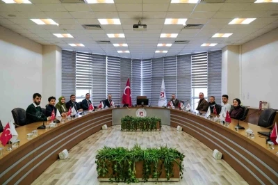 BŞE&Uuml;&rsquo;de satran&ccedil; etkinliğinde başarı g&ouml;sterenler &ouml;d&uuml;llendirildi
