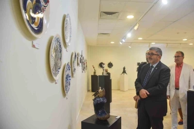 BŞE&Uuml;&rsquo;de yıl sonu &ouml;ğrenci sergisi a&ccedil;ıldı
