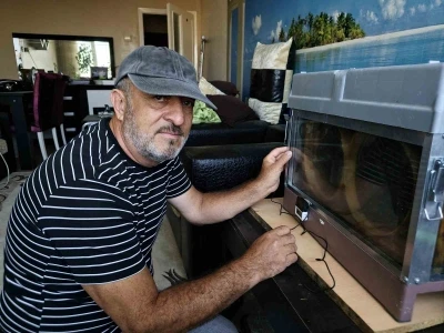 Bu düzenek görenleri şaşırtıyor; Vızır vızır çalışan arılar 15. kata bal götürüyor
