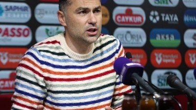 'Bu hakemlerle olmaz' diyen Burak Yılmaz derbideki pozisyonu hatırlattı!