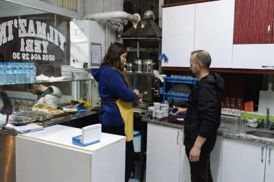 Bu kahvehaneye kadın eli değdi, m&uuml;şteriler memnun
