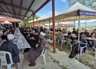 Bu kez yağmur i&ccedil;in değil, ş&uuml;k&uuml;r i&ccedil;in toplandılar
