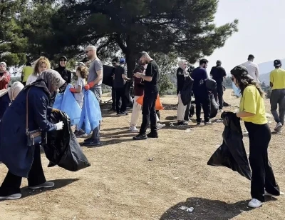 Bu kez yürüyüş değil, temizlik için bir araya geldiler
