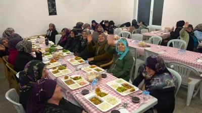 Bu k&ouml;yde Ramazan boyunca yemeklere kadın eli değmiyor
