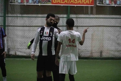 Bu maçta pas işaret dili ile isteniyor, ‘gol’ sesi çıkmıyor
