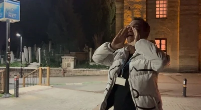 Bu mahallede davul &ccedil;alanın başı belaya giriyor...Pilava pilava diye zillere basıyorlar
