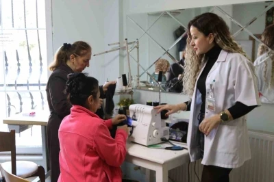 Bu merkez Atakumlu kadınların g&uuml;&ccedil;lenmesine &ouml;nc&uuml;l&uuml;k ediyor
