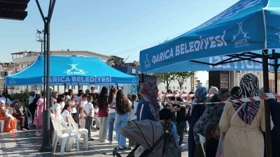Bu otob&uuml;s ile mahalle şenlendi
