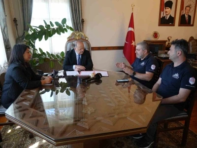 Bu projeyle g&ouml;n&uuml;ll&uuml;ler arazide arama ve kurtarmada akredite edilecek
