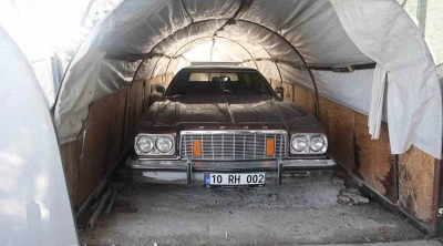 Bu serada sebze değil klasik araba yetişiyor
