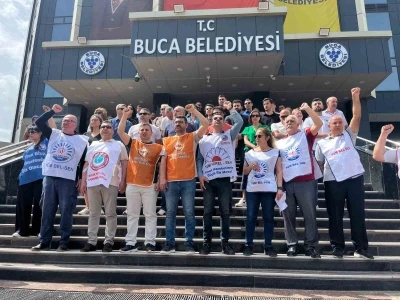 Buca Belediyesi&rsquo;nde memurların eylemi s&uuml;r&uuml;yor: &Ouml;zg&uuml;r &Ouml;zel&rsquo;e seslerini duyuracaklar
