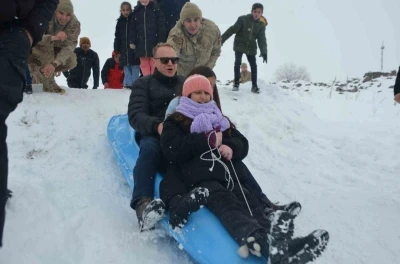 Bulanık Kaymakamlığı&rsquo;ndan &ccedil;ocuklara unutulmaz kış şenliği
