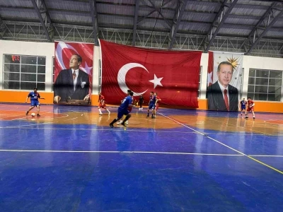 Bulanık’ta ‘Kurumlar Arası Futsal Turnuvası’ başladı
