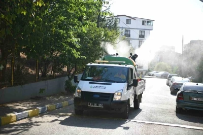 Bulaşıcı hastalıklara karşı ilaçlama yapılıyor
