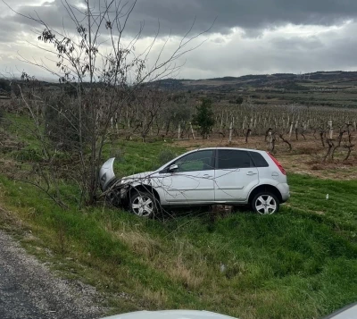 Buldan&rsquo;da aynı yolda ikinci kaza, otomobil &uuml;z&uuml;m bağına u&ccedil;tu
