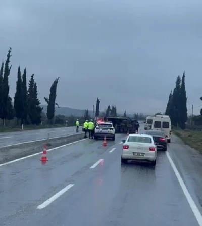 Buldan&rsquo;da portakal y&uuml;kl&uuml; kamyon ref&uuml;je devrildi
