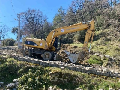 Buldan G&ouml;ğ&uuml;s Hastalıkları Hastanesi yolunun bakım ve onarımı yapılıyor
