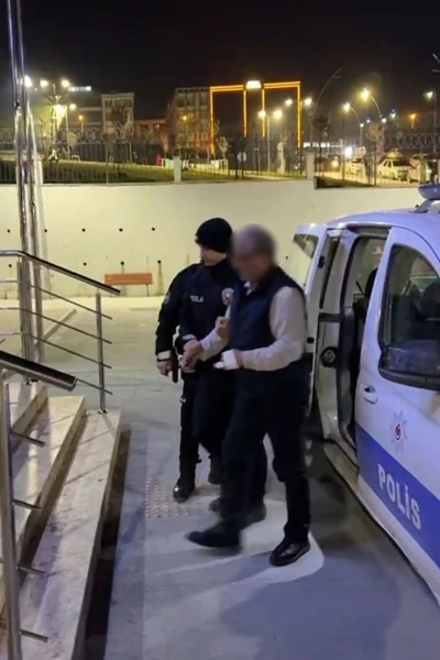 Bulduğu hediye kartlarını harcadığı, yakalanınca ortaya &ccedil;ıktı
