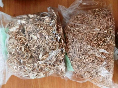 Bulgar g&uuml;mr&uuml;ğ&uuml;, T&uuml;rk plakalı otob&uuml;ste 150 bin euro değerinde altın ele ge&ccedil;irdi
