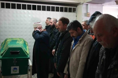 Bulgaristan&rsquo;daki kazada hayatını kaybeden tır s&uuml;r&uuml;c&uuml;s&uuml;, Sakarya&rsquo;da defnedildi
