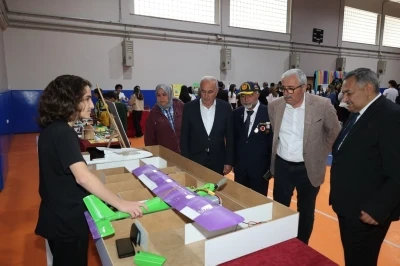B&uuml;nyan Fen Lisesi&rsquo;nde d&uuml;zenlenen T&Uuml;BİTAK Bilim Fuarı&rsquo;na yoğun ilgi
