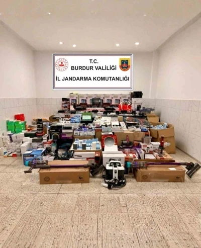 Burdur’da 1 milyon 300 bin liralık kaçak ürün ele geçirildi: 1 gözaltı

