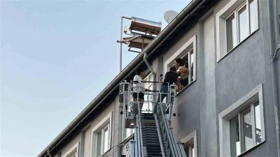 Burdur&rsquo;da 3 katlı binada &ccedil;ıkan yangında 6 kişi itfaiye ekiplerince kurtarıldı

