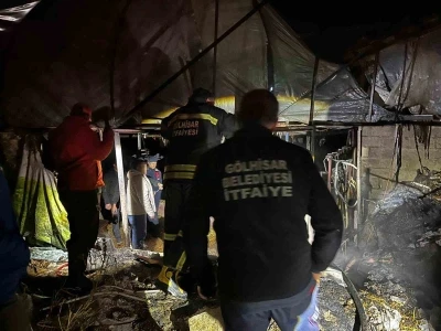 Burdur&rsquo;da ahır yangını korkuttu
