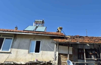 Burdur&rsquo;da &ccedil;ıkan yangında ev ve ahır zarar g&ouml;rd&uuml;
