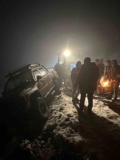 Burdur&rsquo;da dağda mahsur kalan 4 kişi kurtarıldı

