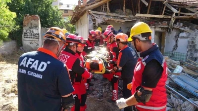 Burdur’da deprem tatbikatında gerçeğini aratmayan görüntüler yaşandı
