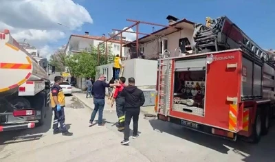 Burdur&rsquo;da evin bitişiğindeki depoda yangın korkuttu
