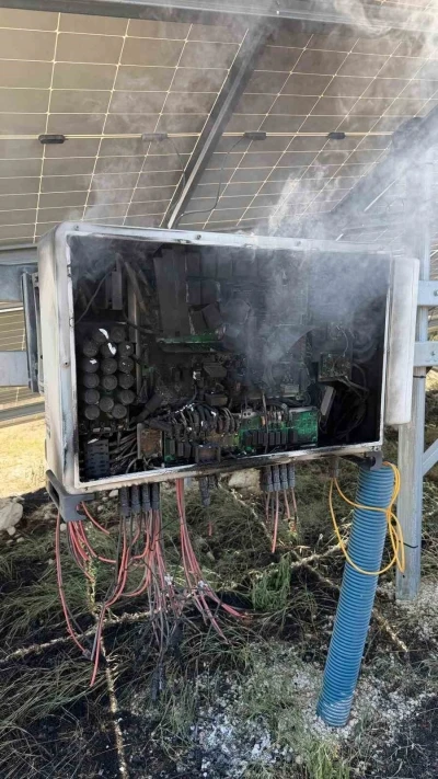 Burdur&rsquo;da g&uuml;neş enerji santralindeki trafo yangını otluk alana sı&ccedil;radı
